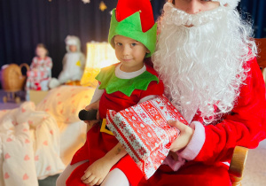 „Gwiazdkowy prezent” – uroczystość bożonarodzeniowa w gr. XII