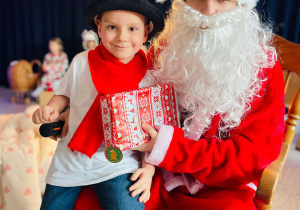 „Gwiazdkowy prezent” – uroczystość bożonarodzeniowa w gr. XII