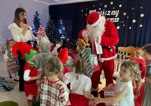 „Gwiazdkowy prezent” – uroczystość bożonarodzeniowa w gr. XII