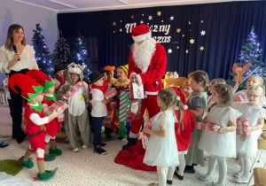 „Gwiazdkowy prezent” – uroczystość bożonarodzeniowa w gr. XII