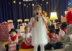 „Gwiazdkowy prezent” – uroczystość bożonarodzeniowa w gr. XII