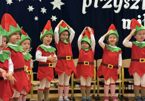 Przedstawienie świąteczne "Elfy wesołe"- grupa VII