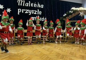Przedstawienie świąteczne "Elfy wesołe"- grupa VII