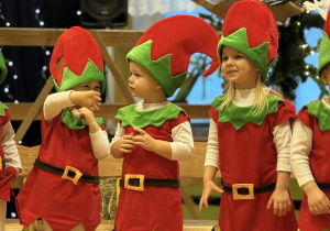 Przedstawienie świąteczne "Elfy wesołe"- grupa VII
