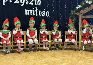 Przedstawienie świąteczne "Elfy wesołe"- grupa VII
