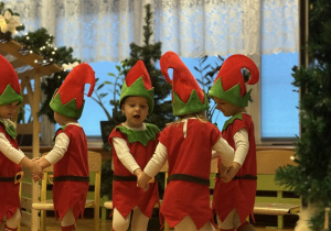 Przedstawienie świąteczne "Elfy wesołe"- grupa VII