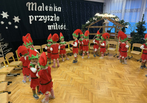 Przedstawienie świąteczne "Elfy wesołe"- grupa VII