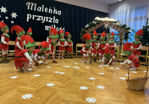 Przedstawienie świąteczne "Elfy wesołe"- grupa VII