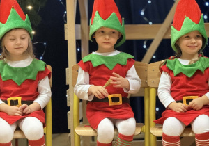 Przedstawienie świąteczne "Elfy wesołe"- grupa VII