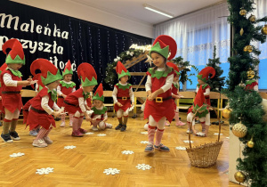 Przedstawienie świąteczne "Elfy wesołe"- grupa VII