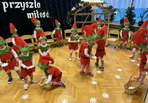 Przedstawienie świąteczne "Elfy wesołe"- grupa VII