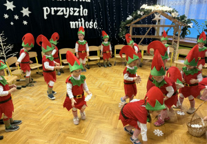 Przedstawienie świąteczne "Elfy wesołe"- grupa VII