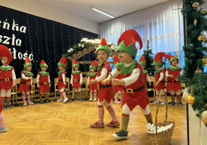 Przedstawienie świąteczne "Elfy wesołe"- grupa VII