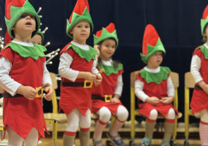 Przedstawienie świąteczne "Elfy wesołe"- grupa VII