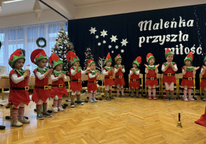 Przedstawienie świąteczne "Elfy wesołe"- grupa VII