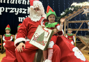 Przedstawienie świąteczne "Elfy wesołe"- grupa VII