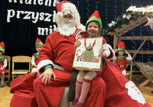 Przedstawienie świąteczne "Elfy wesołe"- grupa VII