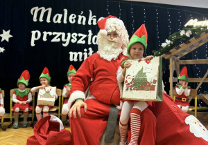 Przedstawienie świąteczne "Elfy wesołe"- grupa VII