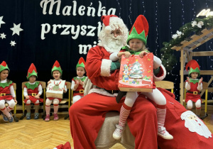 Przedstawienie świąteczne "Elfy wesołe"- grupa VII