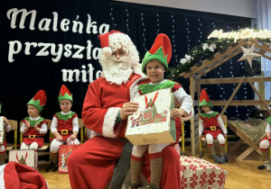 Przedstawienie świąteczne "Elfy wesołe"- grupa VII