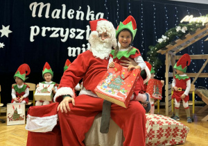 Przedstawienie świąteczne "Elfy wesołe"- grupa VII