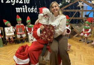 Przedstawienie świąteczne "Elfy wesołe"- grupa VII