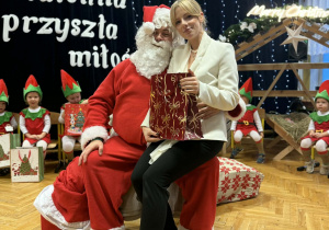 Przedstawienie świąteczne "Elfy wesołe"- grupa VII