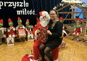 Przedstawienie świąteczne "Elfy wesołe"- grupa VII