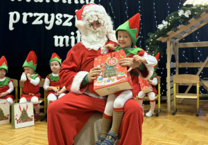 Przedstawienie świąteczne "Elfy wesołe"- grupa VII