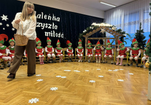 Przedstawienie świąteczne "Elfy wesołe"- grupa VII