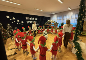 Przedstawienie świąteczne "Elfy wesołe"- grupa VII