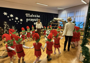 Przedstawienie świąteczne "Elfy wesołe"- grupa VII