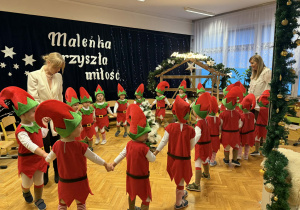 Przedstawienie świąteczne "Elfy wesołe"- grupa VII