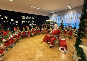 Przedstawienie świąteczne "Elfy wesołe"- grupa VII