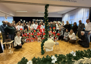 Przedstawienie świąteczne "Elfy wesołe"- grupa VII