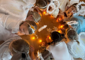 "Maleńka przyszła Miłość..."- Jasełka w gr. VI