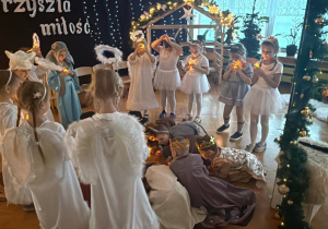 "Maleńka przyszła Miłość..."- Jasełka w gr. VI