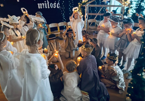 "Maleńka przyszła Miłość..."- Jasełka w gr. VI