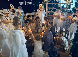 "Maleńka przyszła Miłość..."- Jasełka Bożonarodzeniowe w grupie VI