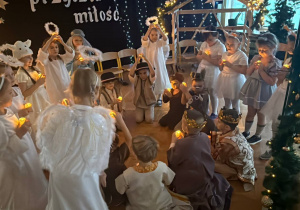 "Maleńka przyszła Miłość..."- Jasełka w gr. VI