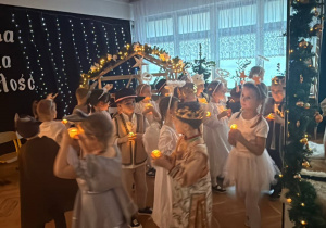 "Maleńka przyszła Miłość..."- Jasełka w gr. VI