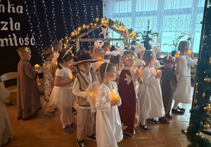 "Maleńka przyszła Miłość..."- Jasełka w gr. VI