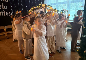 "Maleńka przyszła Miłość..."- Jasełka w gr. VI