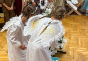 "Maleńka przyszła Miłość..."- Jasełka w gr. VI