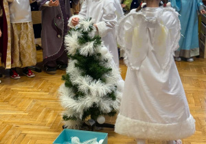 "Maleńka przyszła Miłość..."- Jasełka w gr. VI