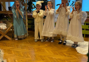 "Maleńka przyszła Miłość..."- Jasełka w gr. VI