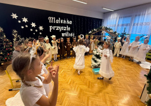 "Maleńka przyszła Miłość..."- Jasełka w gr. VI