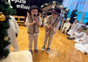 "Maleńka przyszła Miłość..."- Jasełka w gr. VI