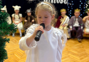 "Maleńka przyszła Miłość..."- Jasełka w gr. VI