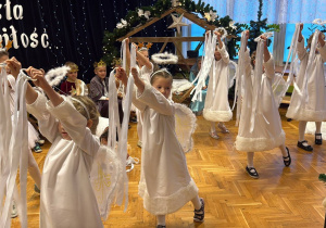 "Maleńka przyszła Miłość..."- Jasełka w gr. VI